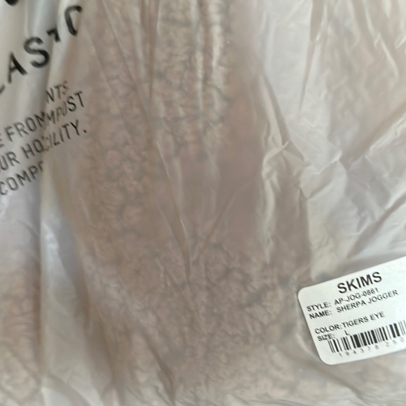 SKIMS Teddy (Sherpa) Joggers NWT - (Tigers Eye) L - Picture 2 of 5